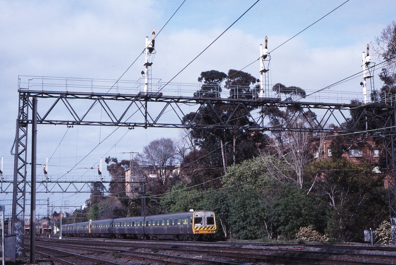 117361: Cremorne Bridge South End Up Suburban 6-car Comeng