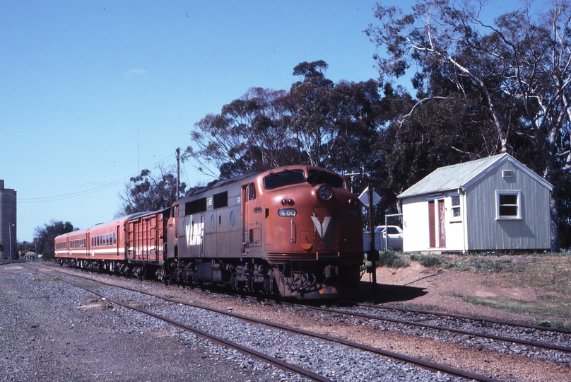 117370: Cobram 8324 Passenger to Melbourne A 60