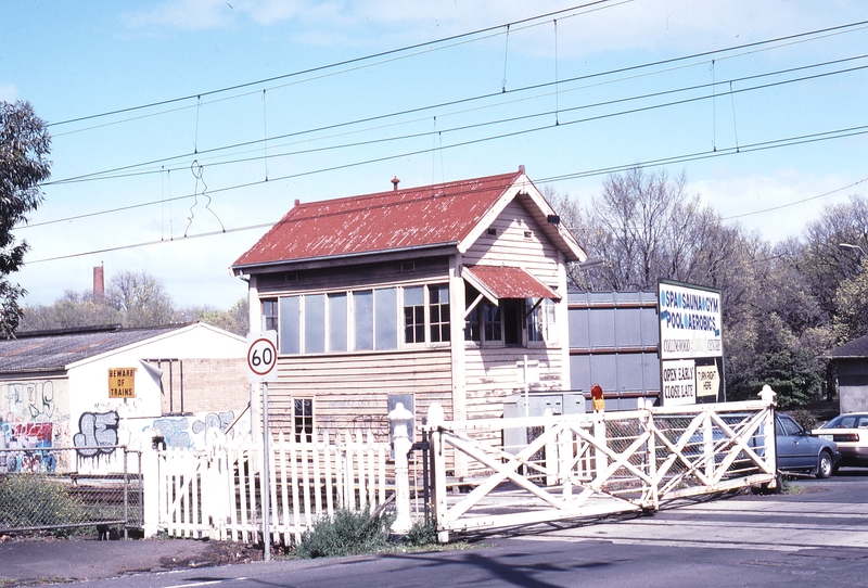 117378: Clifton Hill A Signal Box and Ramsden Street Gates