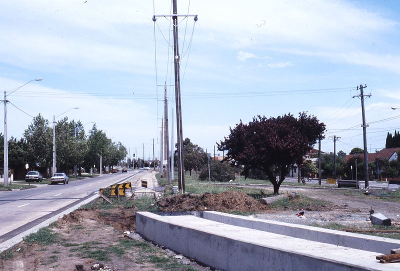 117392: St Georges Road at Miller Street Looking South