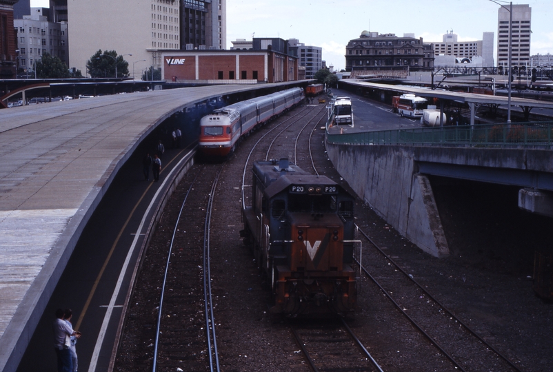 117400: Spencer Street Special XPT and Light Engine P 20