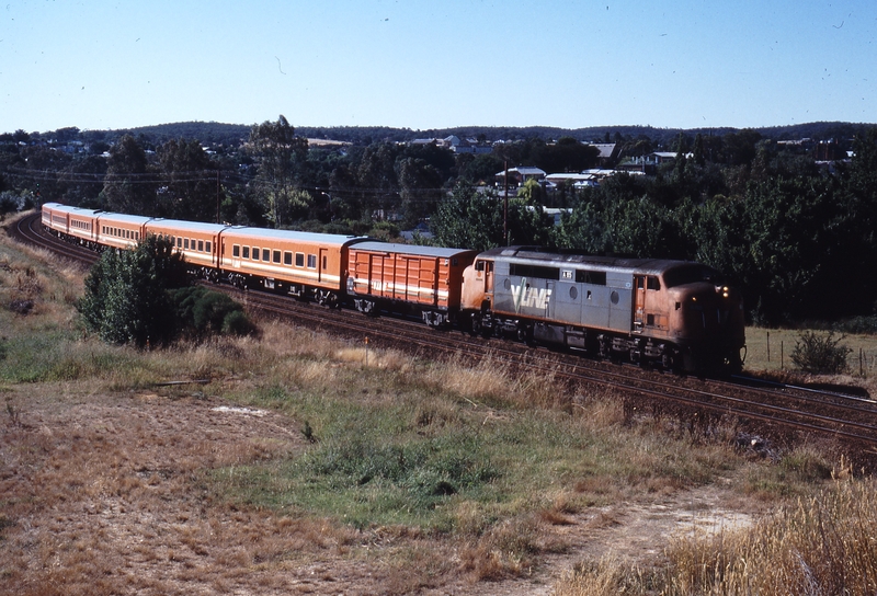 117475: Castlemaine up side Wheeler Street 8084 Up Passenger A 85