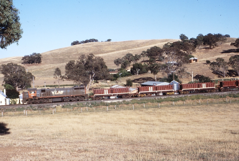 117480: Castlemaine - Guildford Godfrey Lane Level Crossing Up Sleeper Train X 31