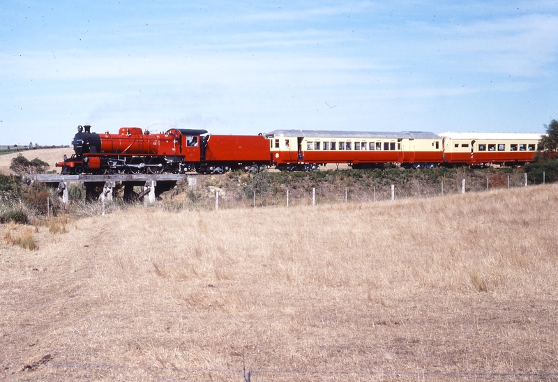 117518: Banks Road down side 2:30pm Up Passenger from Queenscliff M 6