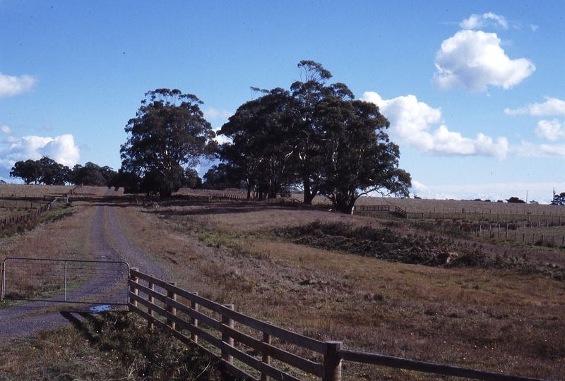 117544: Barwon Looking towards Forrest from Melbourne end Level Crossing