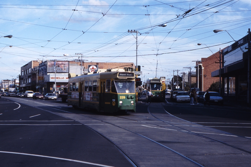 117621: Moonee Ponds Junction Down Z3 229 and on Route 82 Z1 69