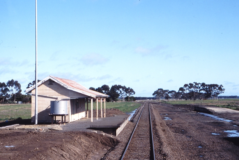 117677: Berrybank Looking towards Maroona