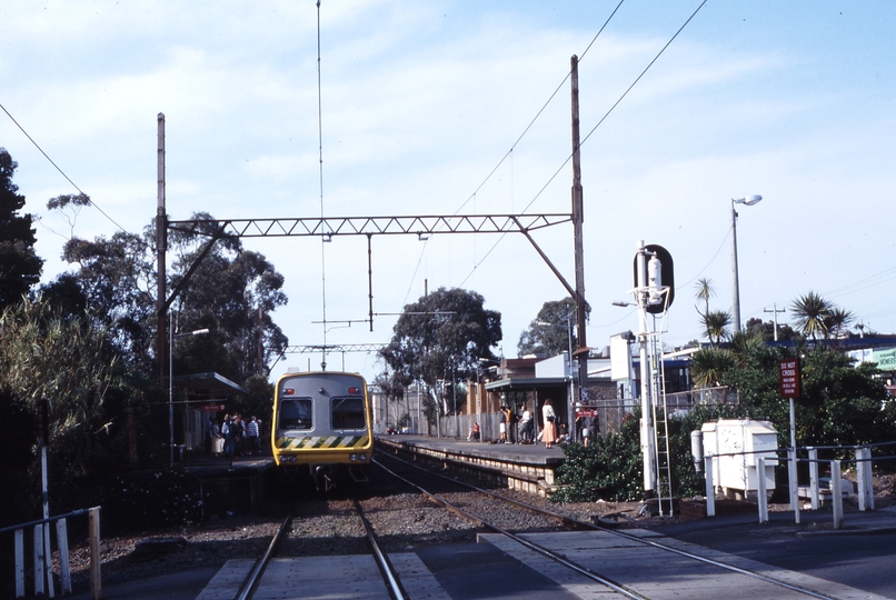 117780: Rosanna Up Suburban Comeng