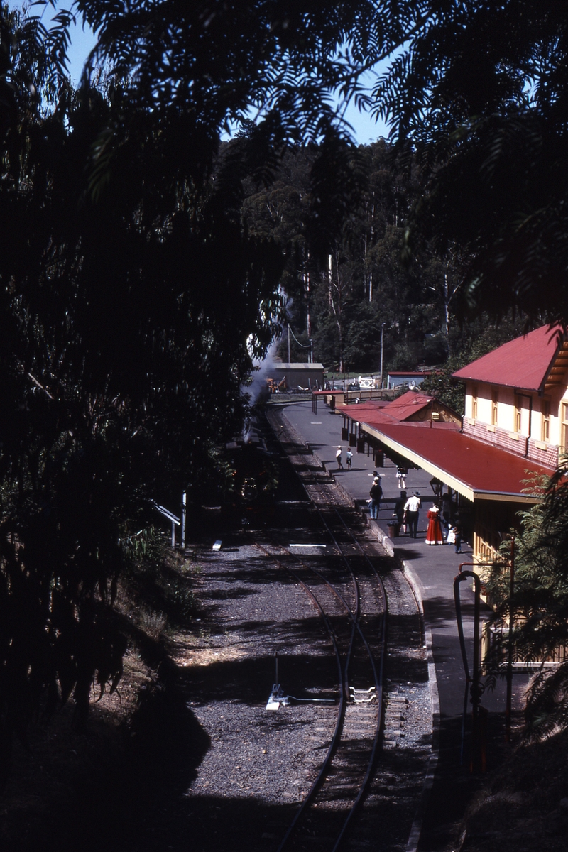 118001: Belgrave Looking towards Lakeside