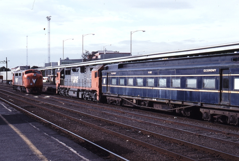 118007: Spencer Street A 85 and 8263 Down Passenger to South Geelong N 471