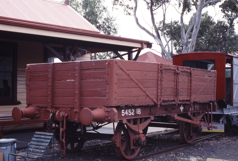 118051: North Williamstown ARHS Museum VR Wagon IB 5452