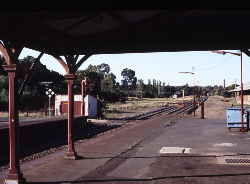 118148: Castlemaine 8062 Up Passenger N 471