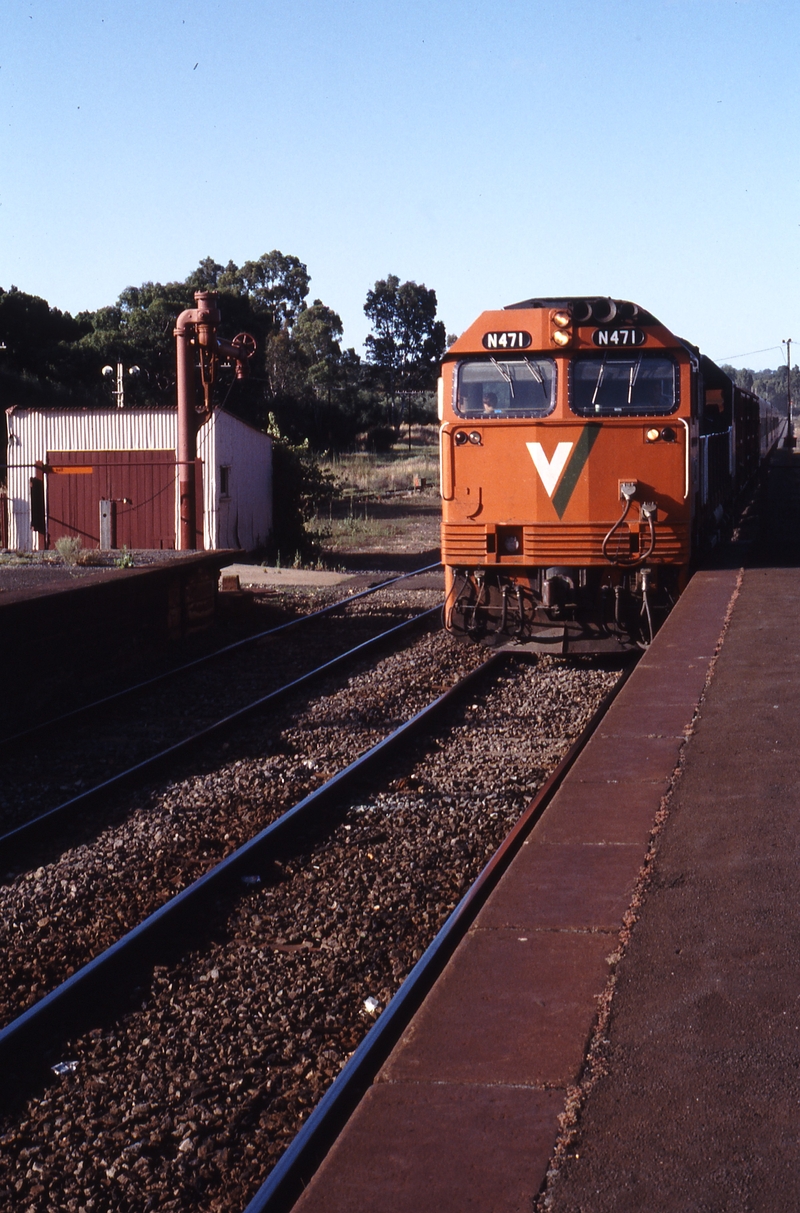 118149: Castlemaine 8062 Up Passenger N 471