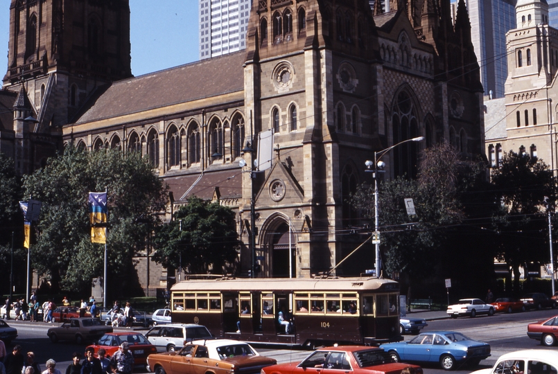 118154: Swanston Street at Flinders Street Up L 104