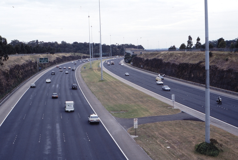 118167: Eastern Freeway at Yarra Bend Road Looking East