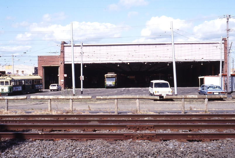 118235: Brunswisk Depot SW6 932 B2 2010 Upfield Line in foreground