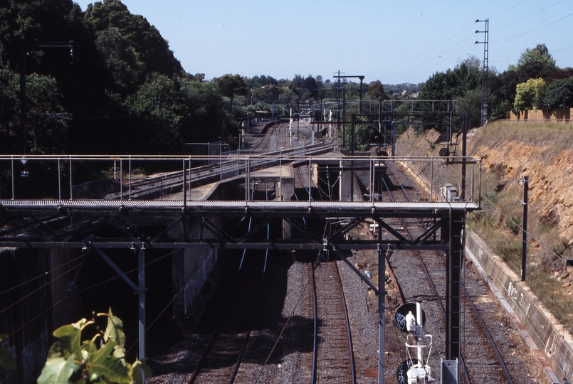 118254: East Camberwell Flyover Looking East from Stanhope Grove