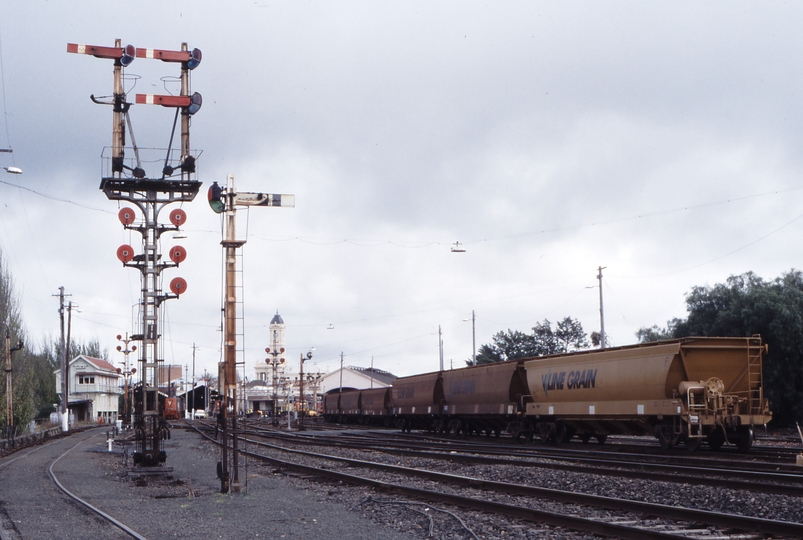 118423: Ballarat Post 11 looking towards Station