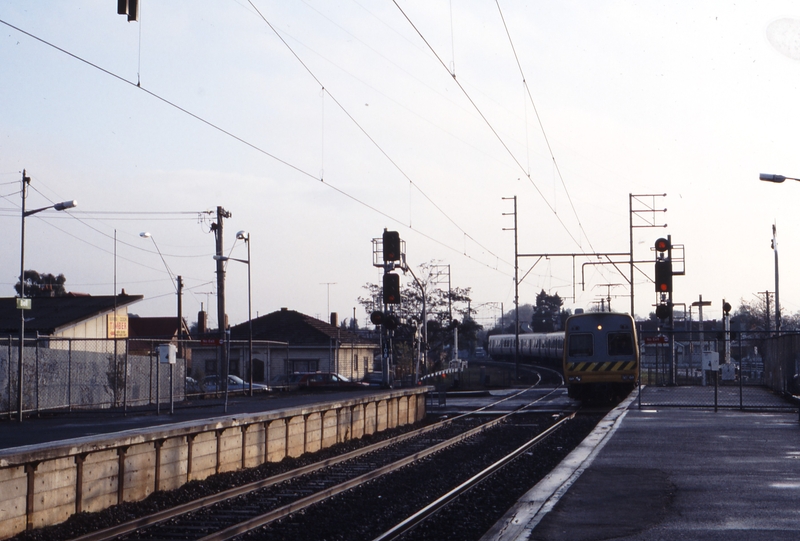 118468: Bell Up Suburban 6-car Comeng