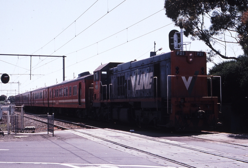 118656: St Albans 8040 Up Passenger from Kyneton P 21