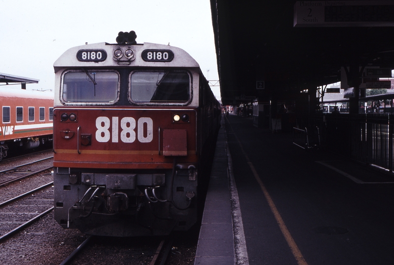 118742: Spencer Street 8616 Up Melbourne Express 8180