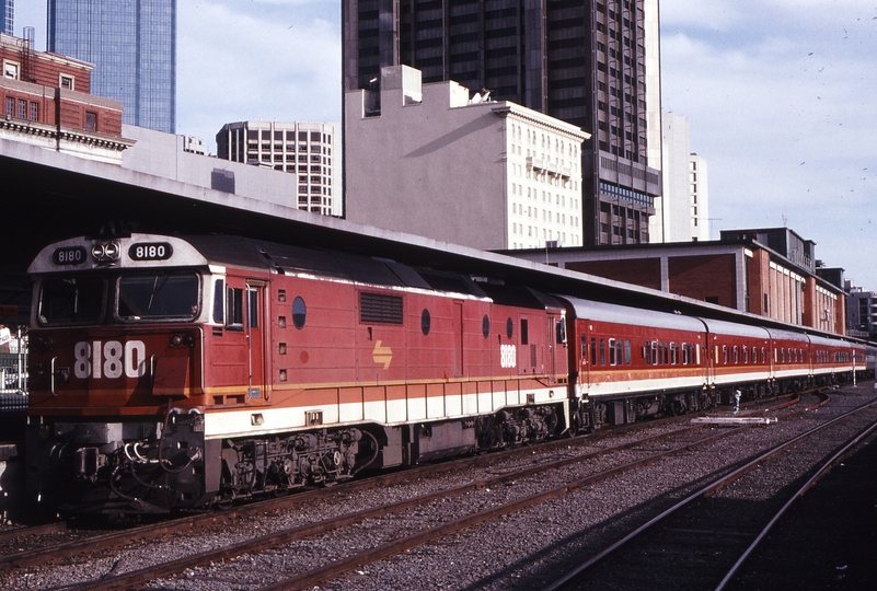 118744: Spencer Street 8625 Down Sydney Express 8180