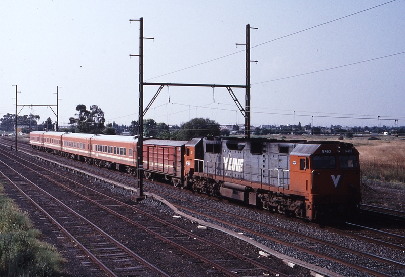 118751: Sunshine down side Footbridge 8052 Passenger from Bendigo N 463