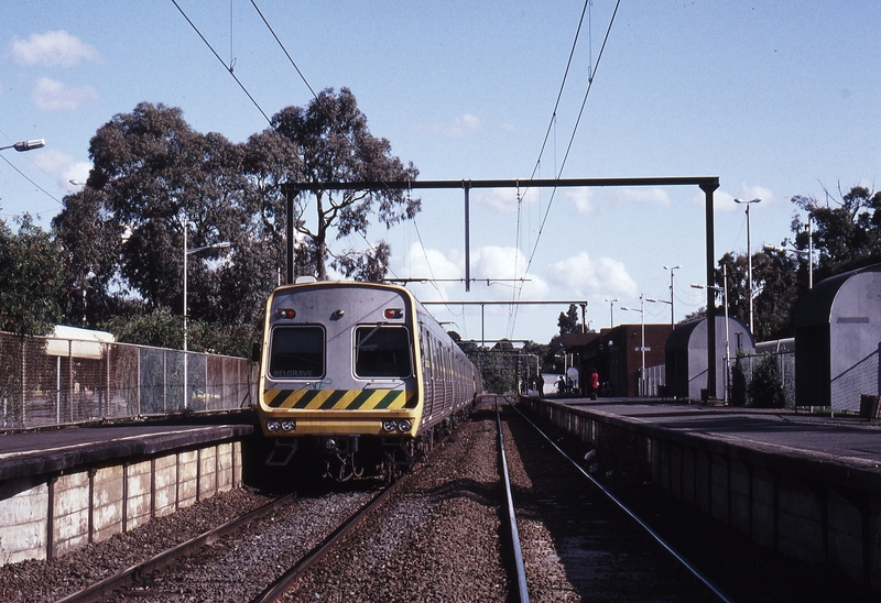 118760: Boronia Down Suburban 6-car Comeng Looking towards belgrave