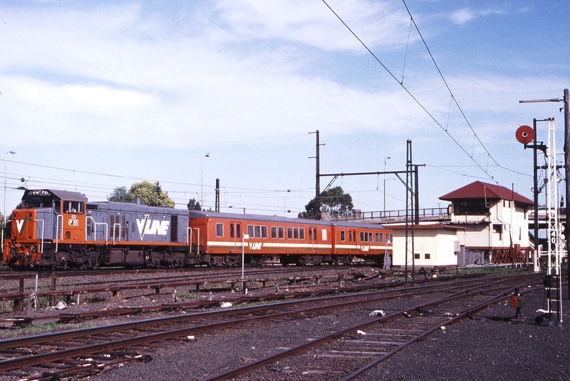 118785: Sunshine 5:19pm Down Sunbury Passenger P 20 leading P 19 trailing