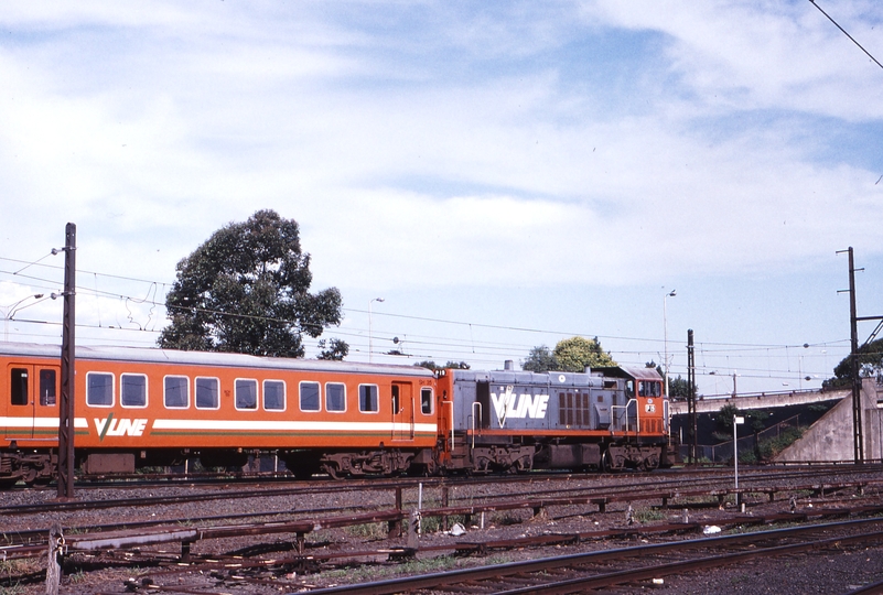 118786: Sunshine 5:19pm Down Sunbury Passenger P 20 leading P 19 trailing