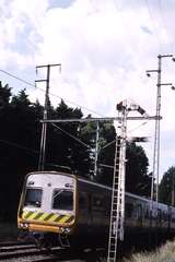 118800: Upfield Line Park Street Level Crossing up side Post 23 Down Suburban 3-car Comeng 358 M leading