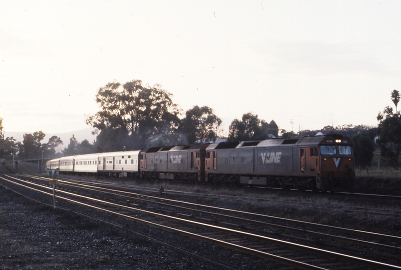 118871: Broadford 8616 Up Melbourne Express G 520 G 523