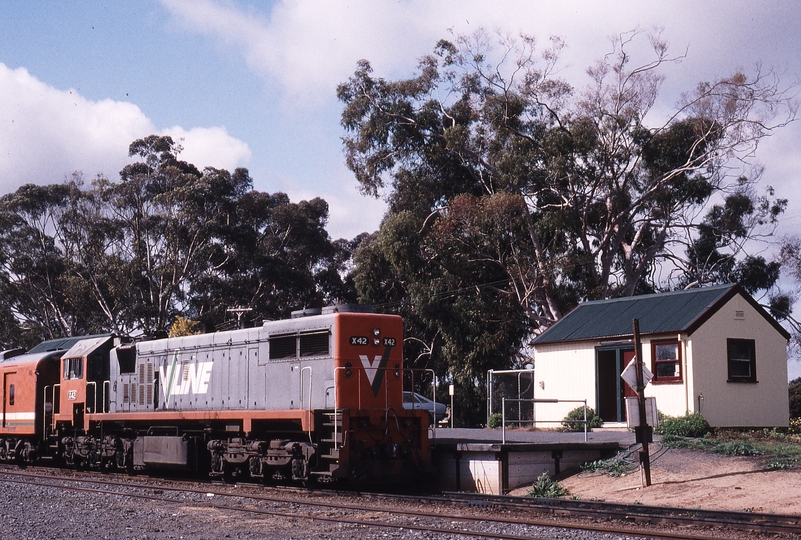 118914: Cobram 8324 Up Passenger X 42