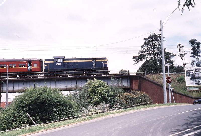 119058: Heidelberg down side Burgundy Street Bridge Up Eltham Festival Special T 364 leading