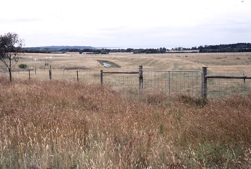 119105: Merricks Looking East from East End Level Crossing