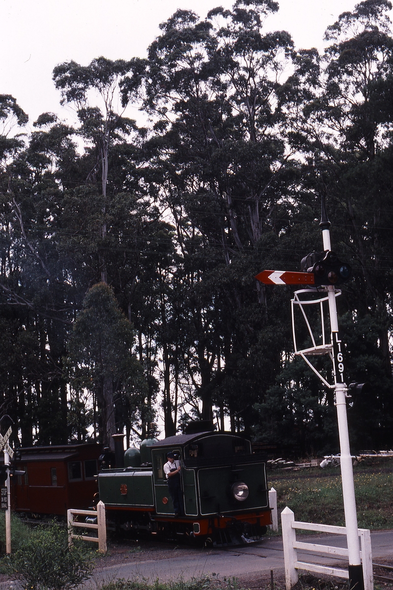 119151: Kilvington Drive Level Crossing Up Passenger 7A also Automatic Signal L 1691