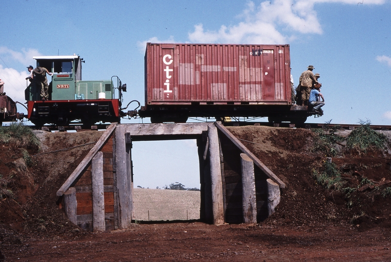 119198: Fielder Bridge Up Work Train NRT 1 First Train to Fielder