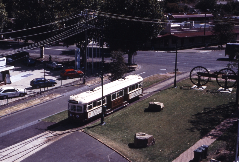 119229: Violet Street Terminus SW5 808 arriving