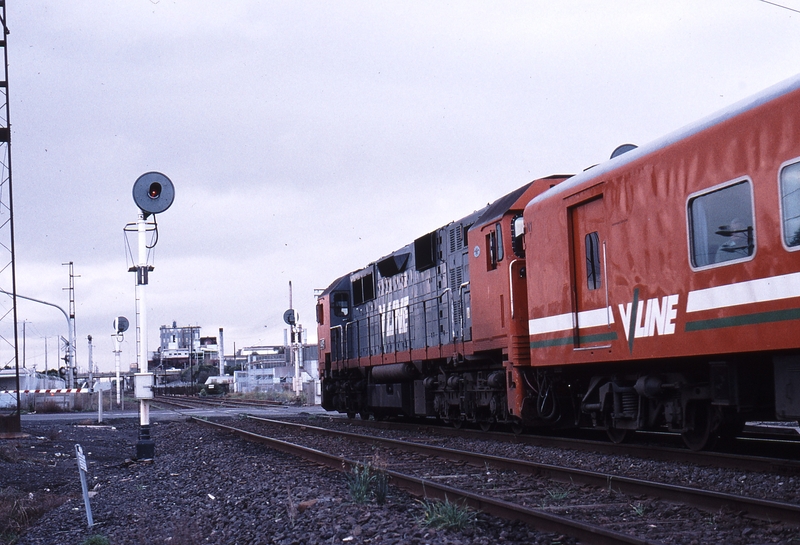 119334: Francis Street Level Crossing 8246 Up Passenger from Geelong N 475 Diverted due to work at Spotswood