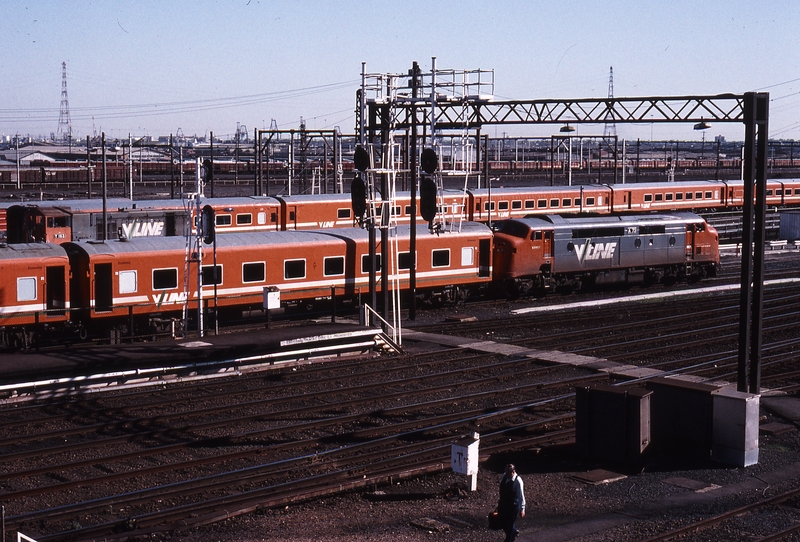 119344: 8325 12:35pm Warrnambool Passenger A 73