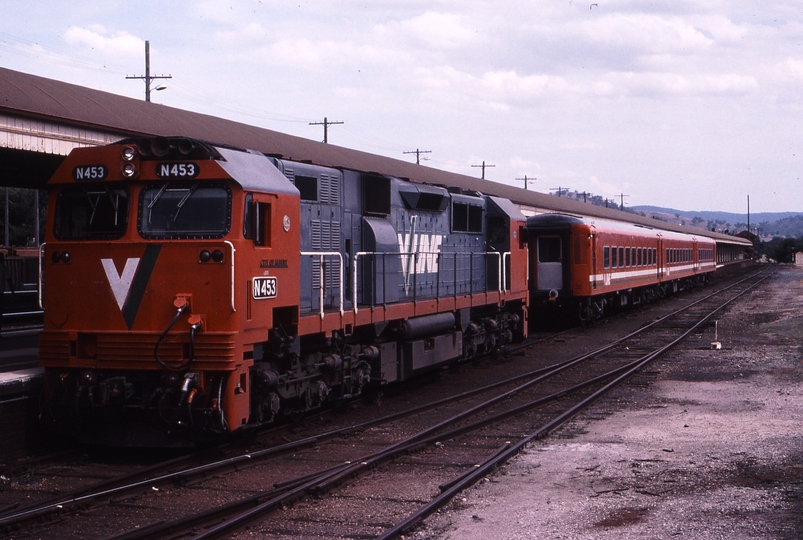 119523: Albury Down Empty Cars for 8332 Up Passenger N 453