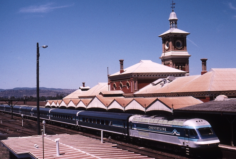 119639: Albury ST4 Up Daylight XPT XP 2018 City of Cootamundra leading