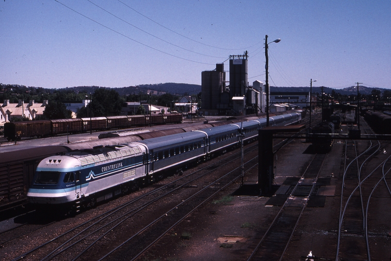 119641: Albury ST4 Up Daylight XPT XP 2006 City of Wagga Wagga trailing