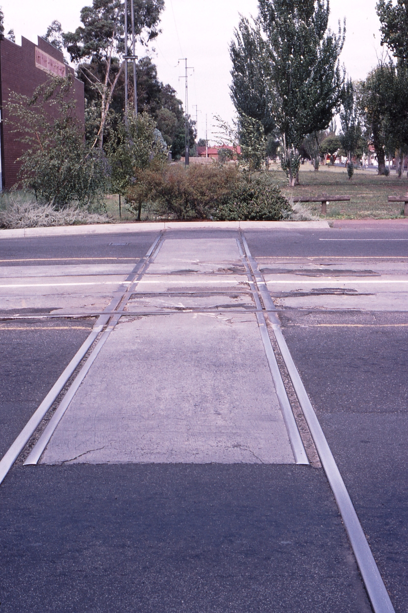 119750: Lygon Street Level Crossing Looking East