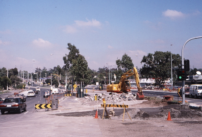 119798: Plenty Road at McLeans Road Looking South towards Bundoora Terminus