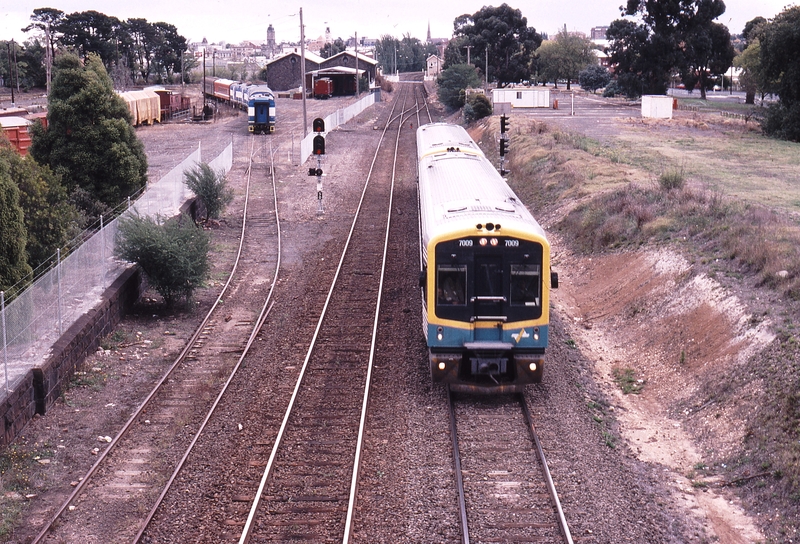 119832: Ballarat East 8132 Up Passenger 7009 7014