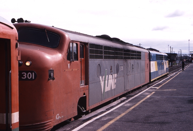 119871: Spencer Street 8235 12:15pm Warrnambool Passenger S 302 S 301