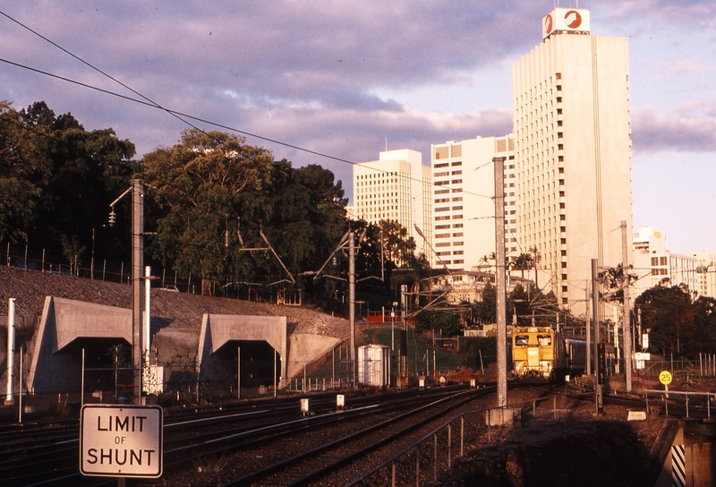 120070: Roma Street Up Sunlander 3925