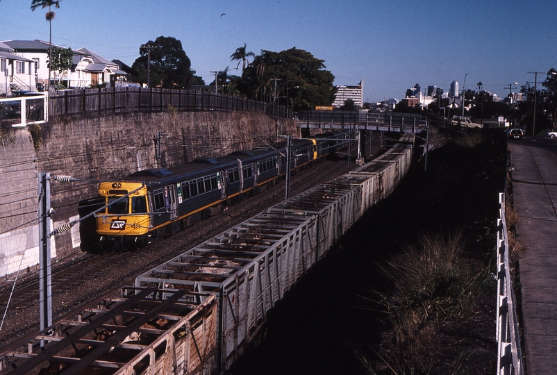 120157: Wooloowin Up Livestock and Up Suburban Set 49 training
