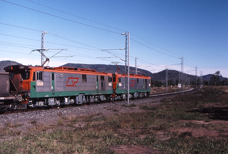 120184: Kabra Up Coal Empty 3512 3528 mid train 3284 3611